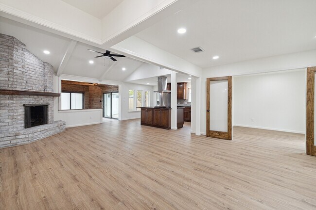 Building Photo - 9719 Springmont Dr