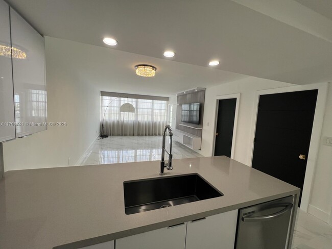 Building Photo - 1301 NE Miami Gardens Dr