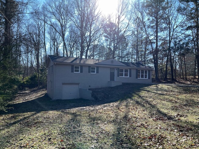 Building Photo - Renovated Brick Ranch