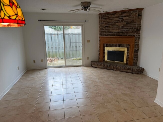 Building Photo - 830 44th Ave N