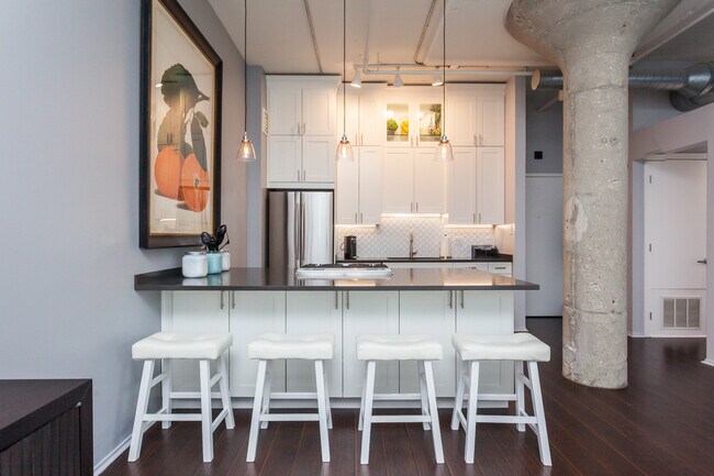 Building Photo - 130 S Canal St