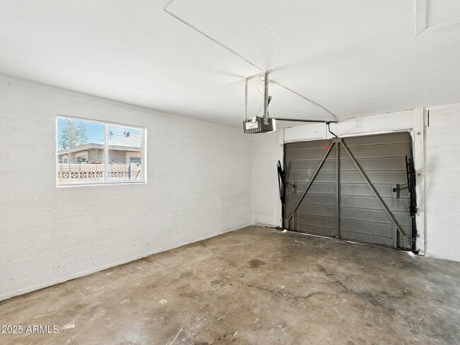 Building Photo - 2732 W Tuckey Ln