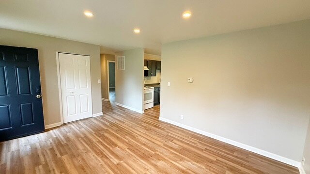 Building Photo - LAWRENCE TWP 3 BEDROOM AVAILABLE NOW!