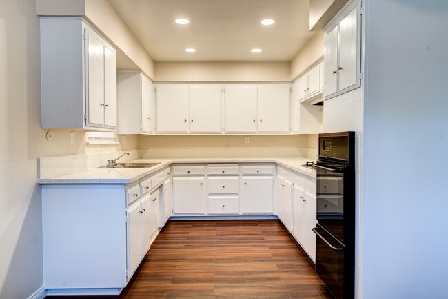 Building Photo - 8311 Raintree Ave