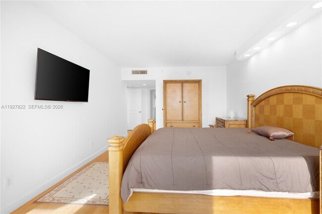 Building Photo - 21055 Yacht Club Dr