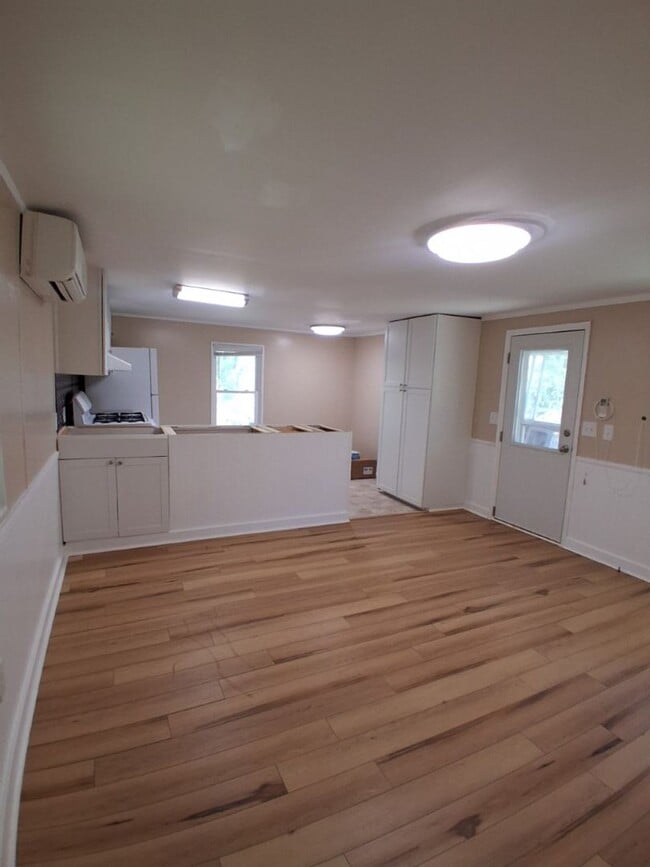 Building Photo - $1,800 - 2 Bedroom / 1 Bath Mobile Home Sitting on the Tuckasegee River