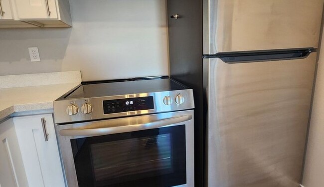 Building Photo - *** 2nd month FREE!!!  Rent Special***Newly Remodeled Tacoma Gem - Modern Comfort and Style in a ...