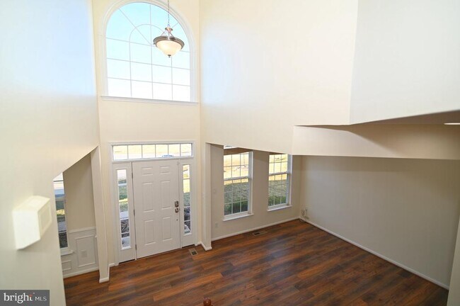 Building Photo - 7001 Chaptico Ct