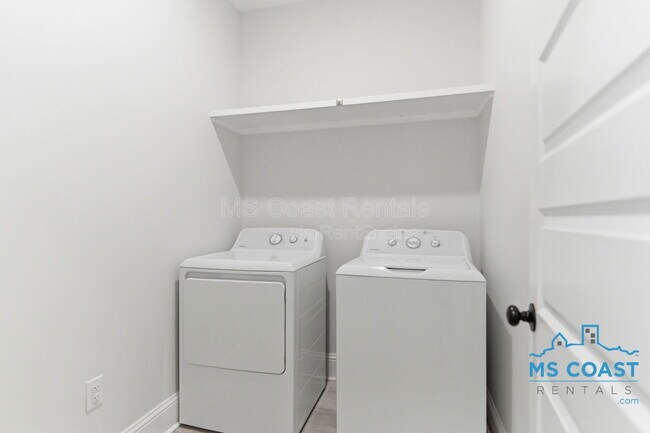 Building Photo - 15334 Oak Creek Cove