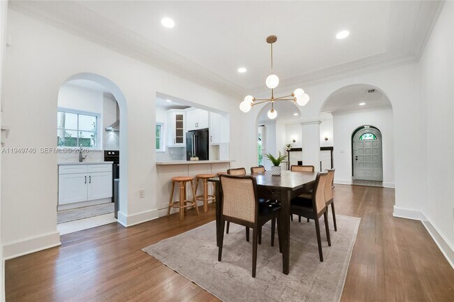 Building Photo - 512 Majorca Ave