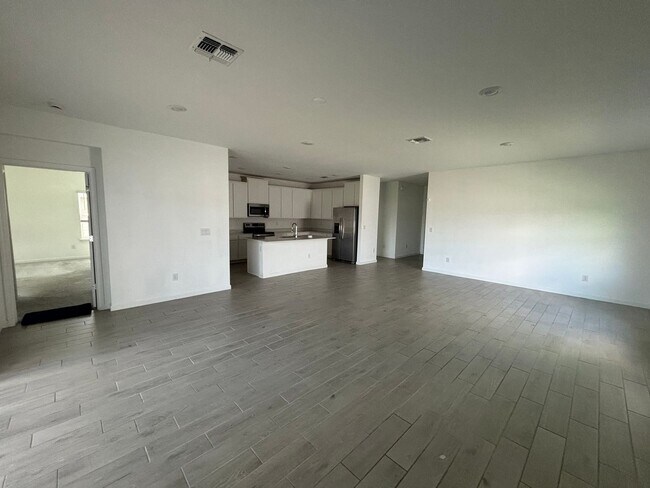Building Photo - Great Location W/ A View!!!!