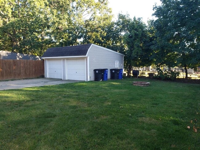 Building Photo - 4707 Behrwald Ave