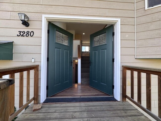 Building Photo - 3280 Strom Dr