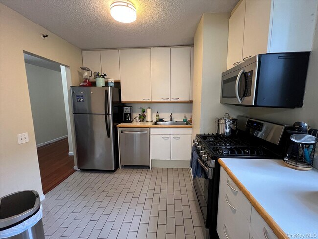 Building Photo - 10 Cottage Pl