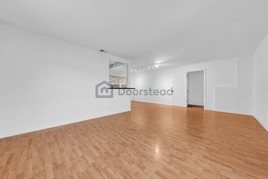 Building Photo - 2448 Pioneer Ave