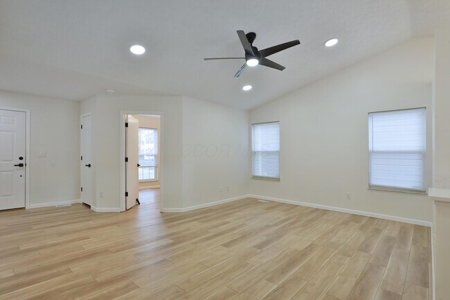 Building Photo - 989 Lavender Ln