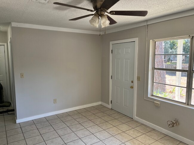 Building Photo - 304 Woodrow St NE