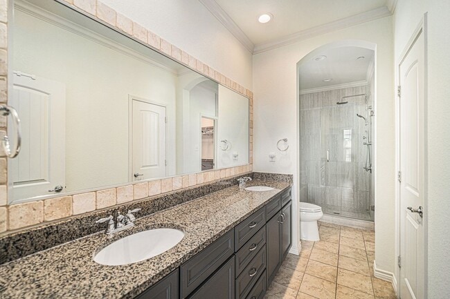 Building Photo - Downtown Fort Worth Condo with Office!