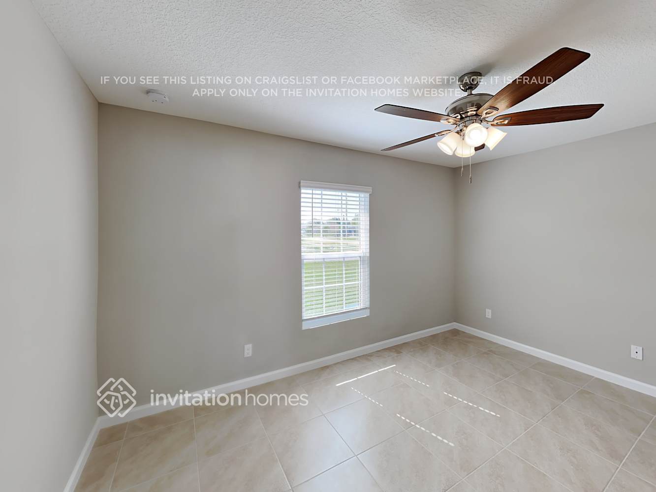 Building Photo - 373 NW Avens St