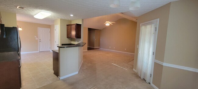 Building Photo - 4 Bedroom/ 2 Bath Home close to Fort Benning
