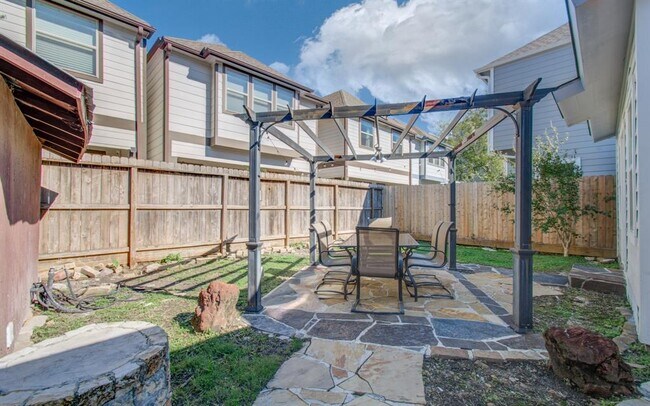 Building Photo - 2111 Summer St