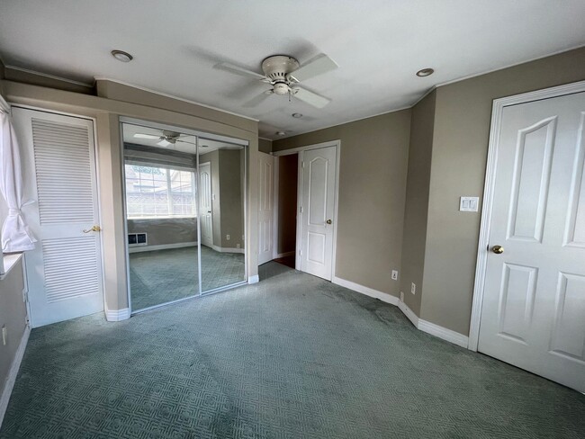 Building Photo - 4019 SE 66th Ave