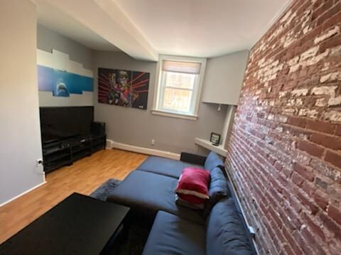 Building Photo - 108 W Byers Pl