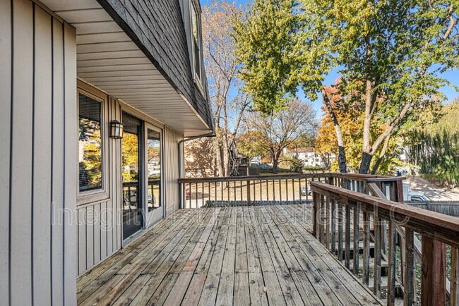 Building Photo - 3500 NE 72nd Terrace