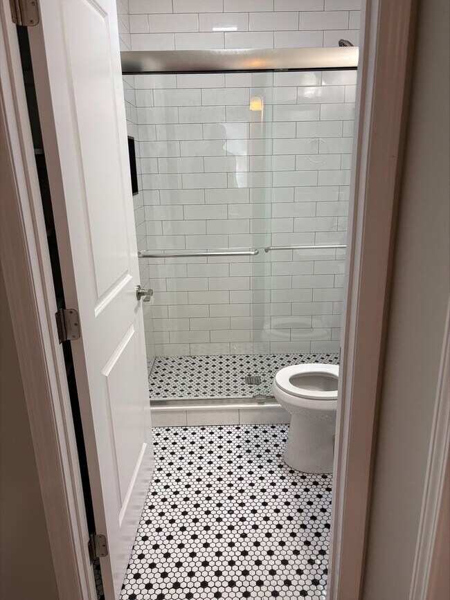 Building Photo - 2117 Sherwood Rd