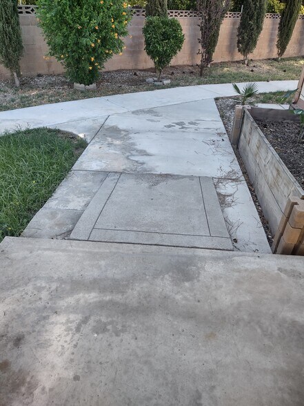 Building Photo - 512 De Soto Dr