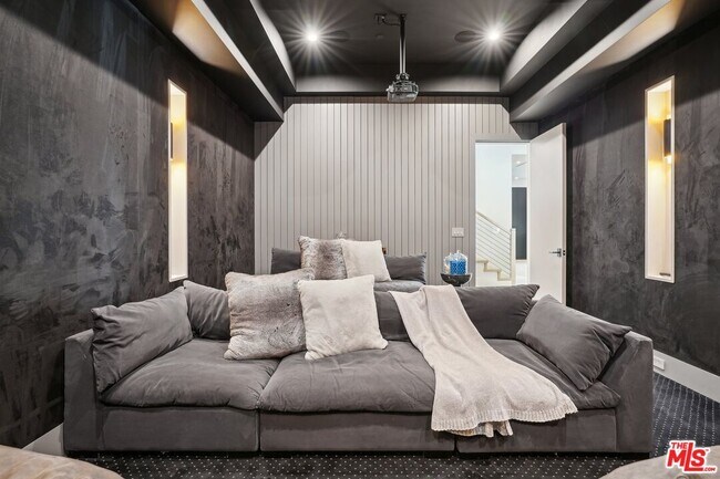 Building Photo - 5124 Calvin Ave