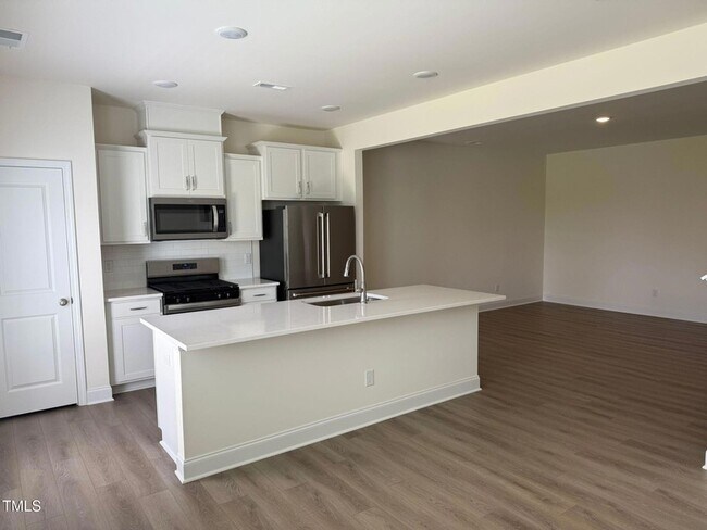 Building Photo - 48 Hyacinth Ln