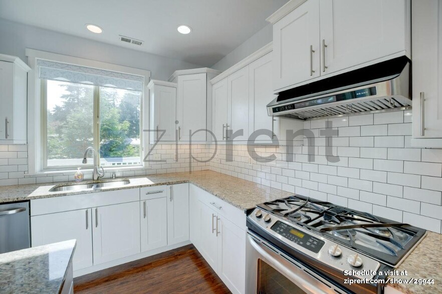 Building Photo - Unit