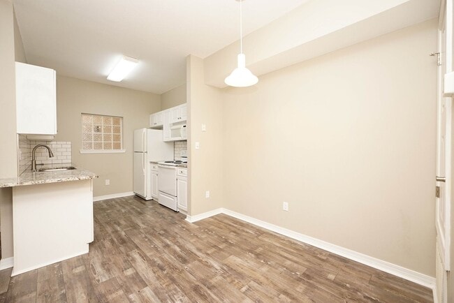 Building Photo - Condo in Central Niceville