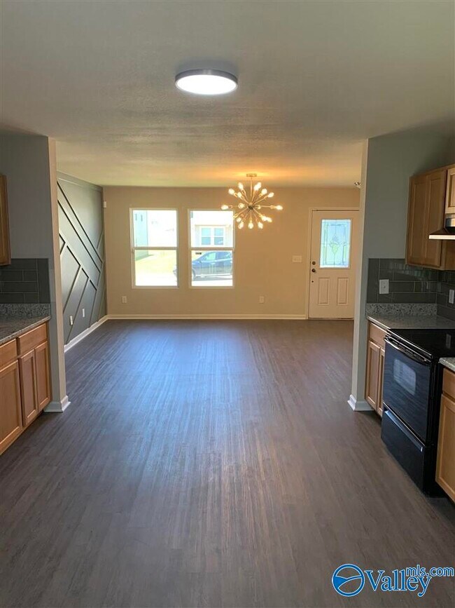 Building Photo - 148 Whitestone Dr NE