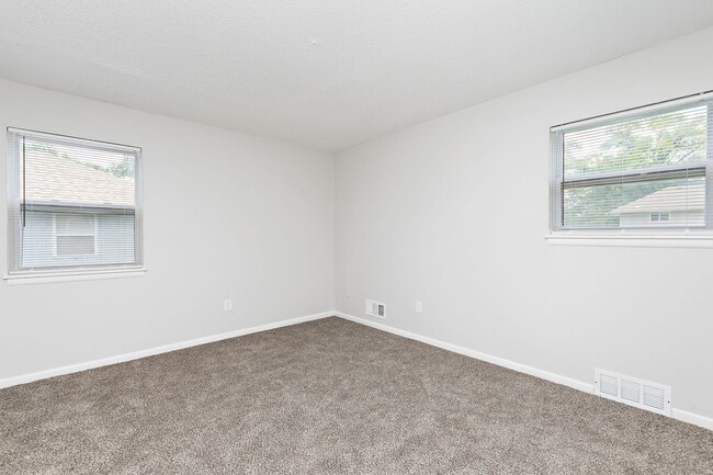 Building Photo - Roomy Belton Duplex Near Downtown with Basement Space