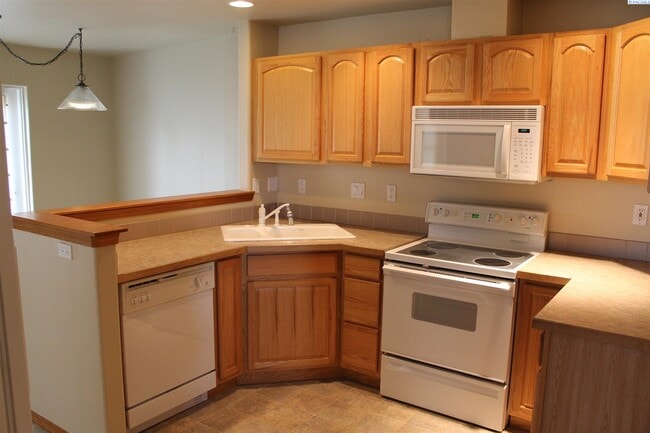 Building Photo - 431 Columbia Point Dr