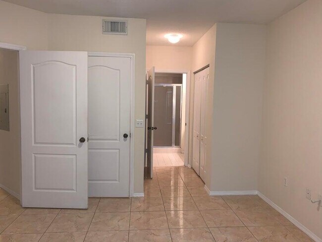 Building Photo - 607 Belmont Pl