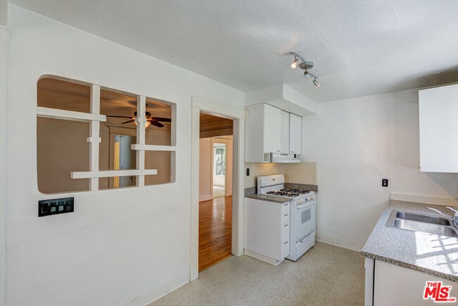 Building Photo - 835 N Ogden Dr