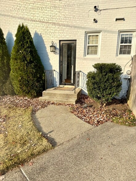 Front Entrance - 201 E Indian Spring Dr