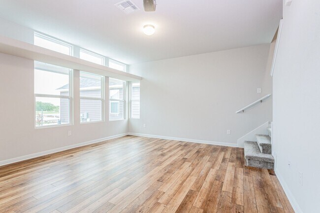 Building Photo - Bright & Airy 3 Bedroom, 2.5 Bathroom Home – Two Stories of Comfort