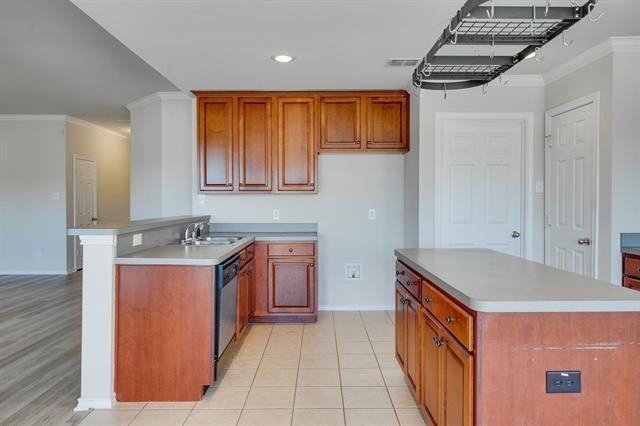Building Photo - 5208 Brookside Dr