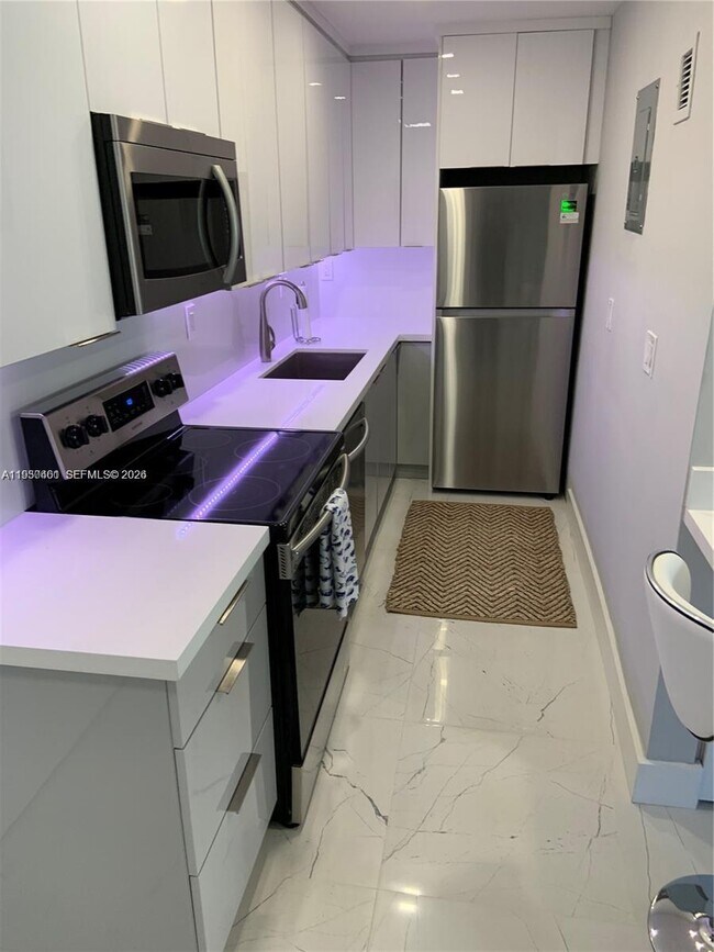 Building Photo - 2900 Banyan St