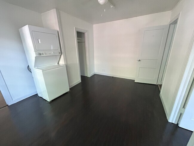 Building Photo - 607 W Center Ave