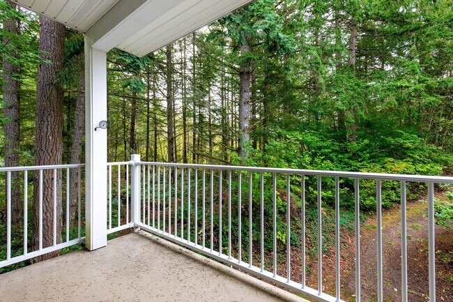 Building Photo - Beautifully Updated 2 Bedroom 2 Bath Sammamish Condo in Sundance at Klahanie!