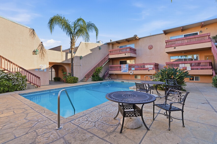 Building Photo - 7924 Woodman Ave