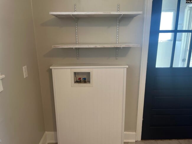 Building Photo - 704 S Bonham Rd