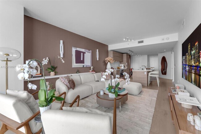 Building Photo - 650 NE 32nd St