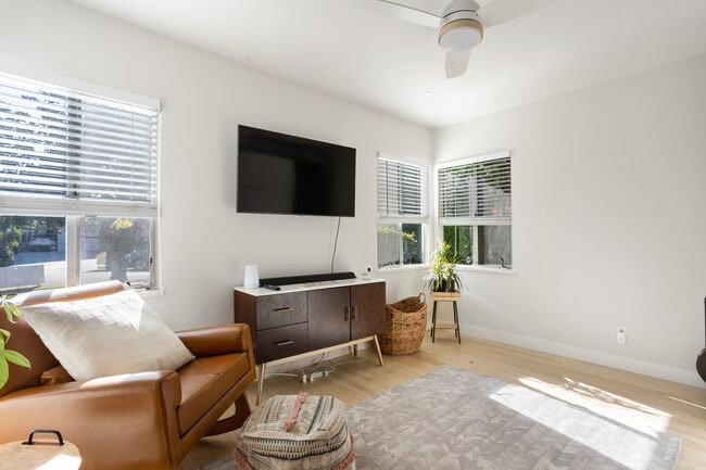 Building Photo - 5923 Abernathy Dr