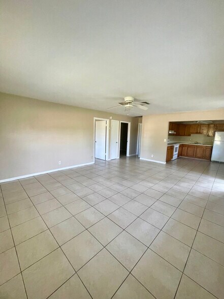 Building Photo - 1570 E Breezy Ln
